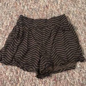 american eagle black and gold flowy shorts